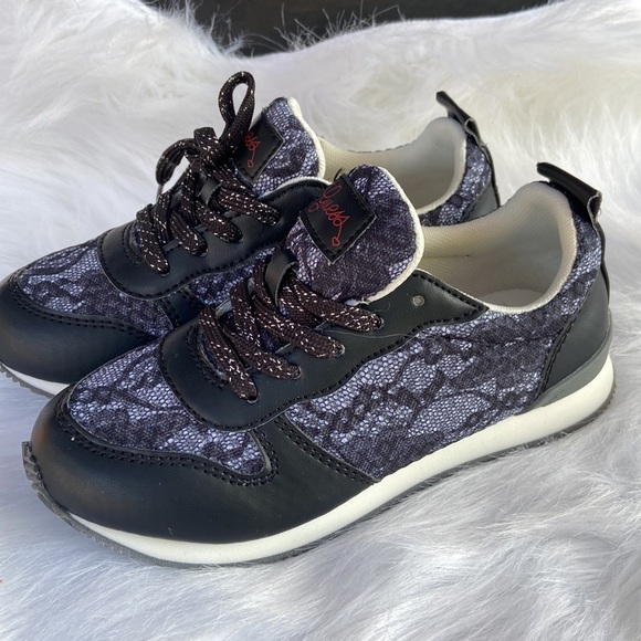 New GUESS Girls Guess Cute Logo Shoes - Picture 2 of 8